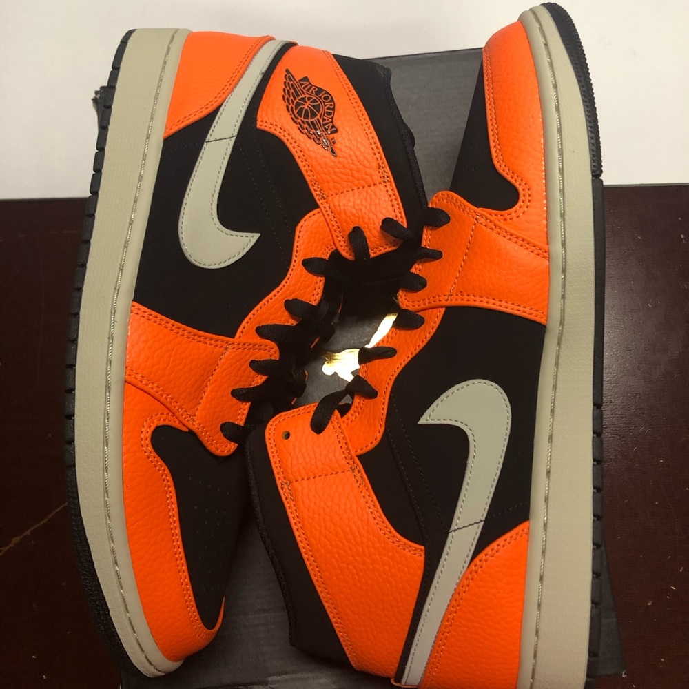 Nike Air Jordan 1 Retro Mid Black Cone Orange 13 - Picture 3 of 5